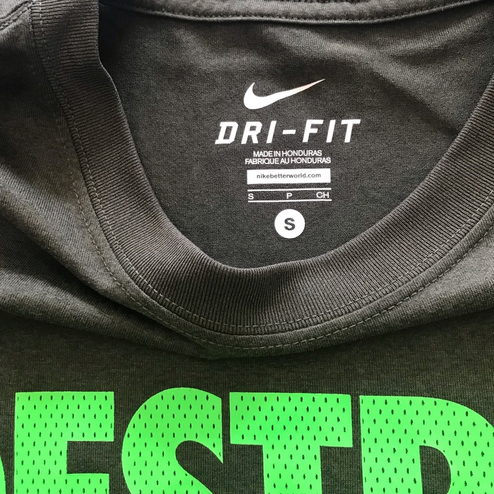 Nike Dri Fit - Picture 2 of 3